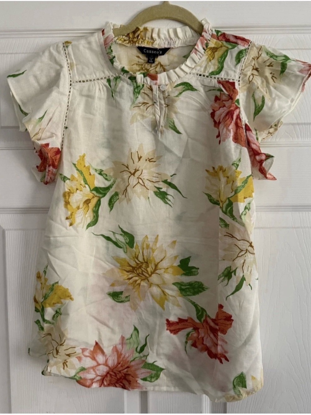 Cassee’s Floral Short Sleeve Blouse Size large NWT